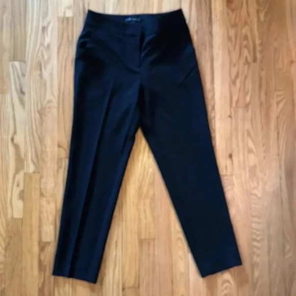St John sz 4 Emma black slacks excellent pre owned condition tapered leg trouser - Picture 1 of 6